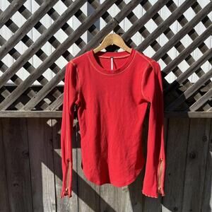 free people red waffle thermal top w/ zip sleeves – size m